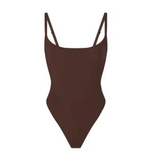 NWT SKIMS Fits Everybody Adaptive Hook & Eye Side Adjustable Bodysuit in Cocoa